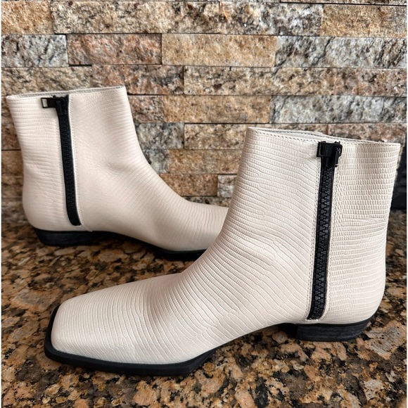 Frame Boots Women’s Le Maddox Leather Ankle Bootie in BEIGE LIZARD - Picture 4 of 8